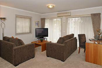 Ringwood Royale Aparthotel Buitenkant foto